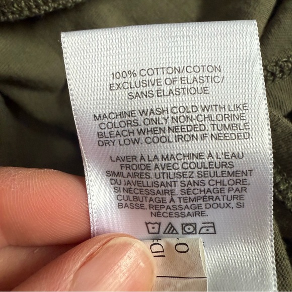 EXPRESS ONE ELEVEN OLIVE GREEN OFF THE SHOULDER FLOWY CROPPED EYELET TOP SIZE XS - Picture 5 of 6